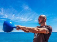 Waarom de kettlebell swing in je training thuishoort